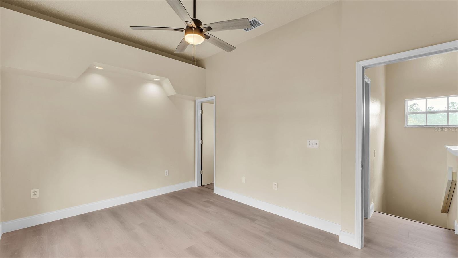 Image 19 of 40 For 1100 Lowry Avenue 69