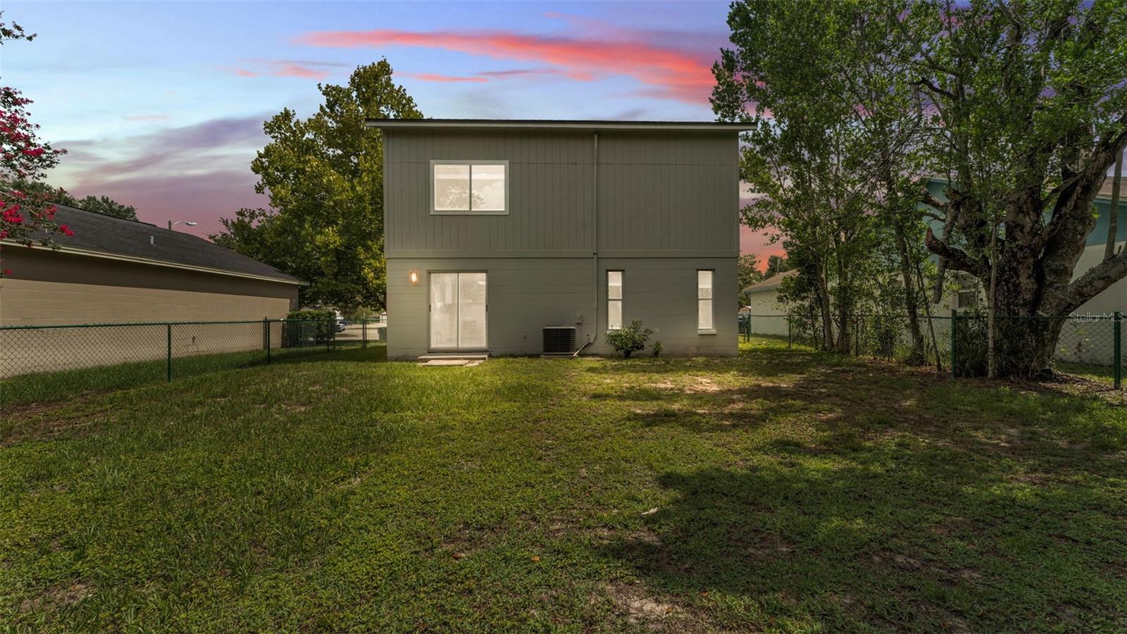 Image 3 of 40 For 1100 Lowry Avenue 69