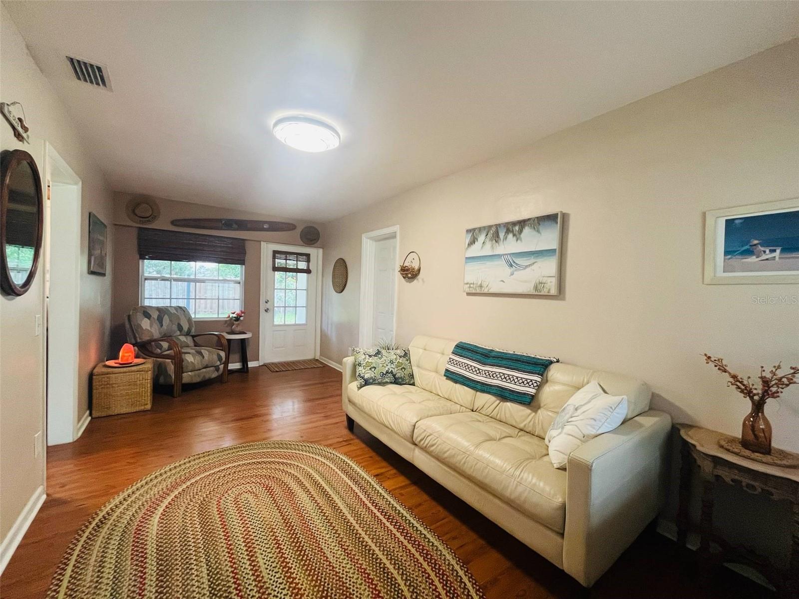 Image 4 of 21 For 1456 Temple Street