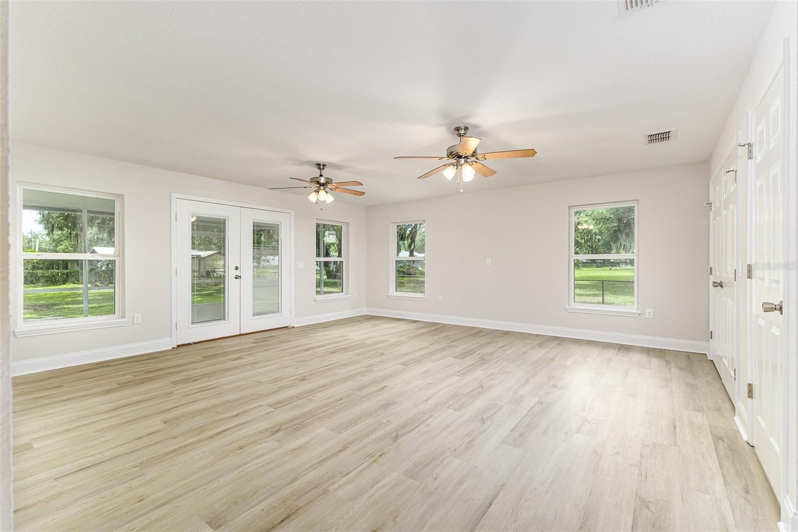 Image 10 of 31 For 537 Heather Court