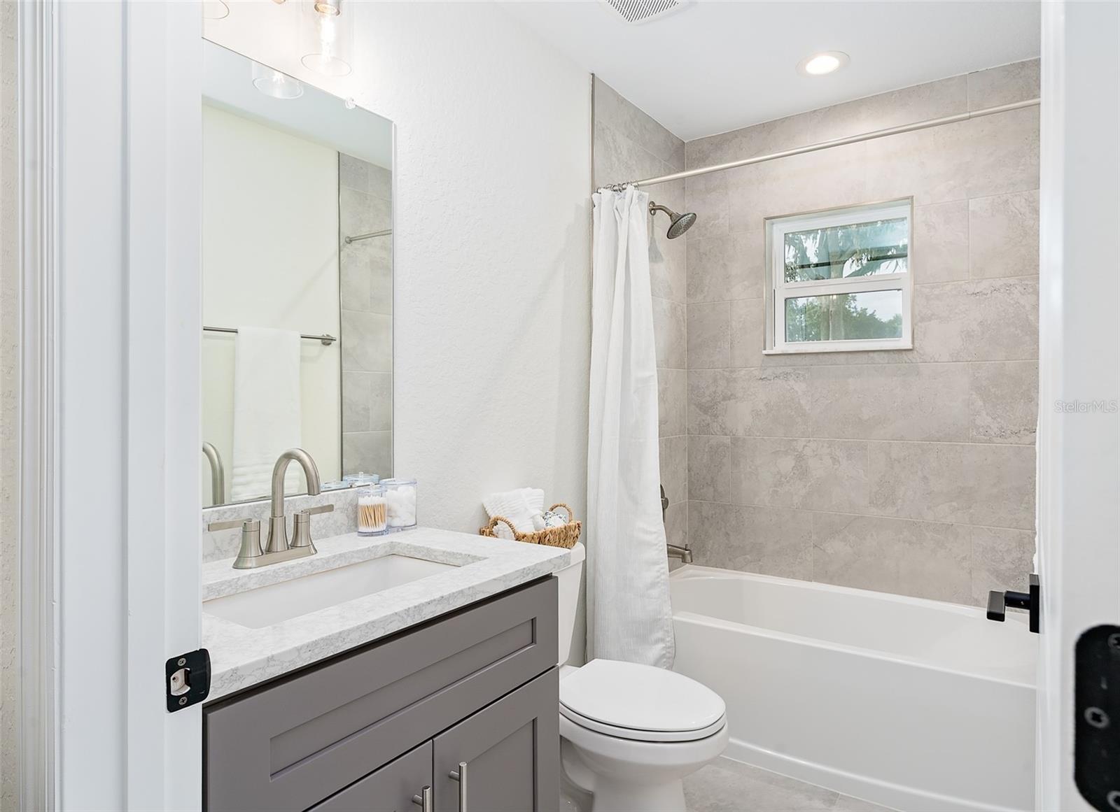 Image 14 of 25 For 714 Voight Avenue N
