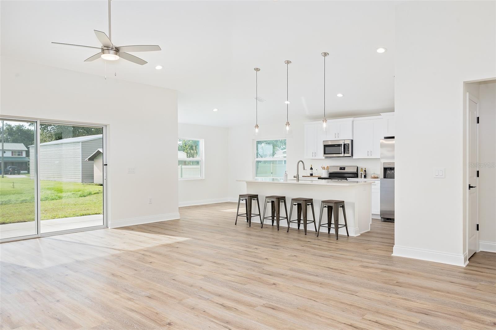 Image 4 of 25 For 714 Voight Avenue N