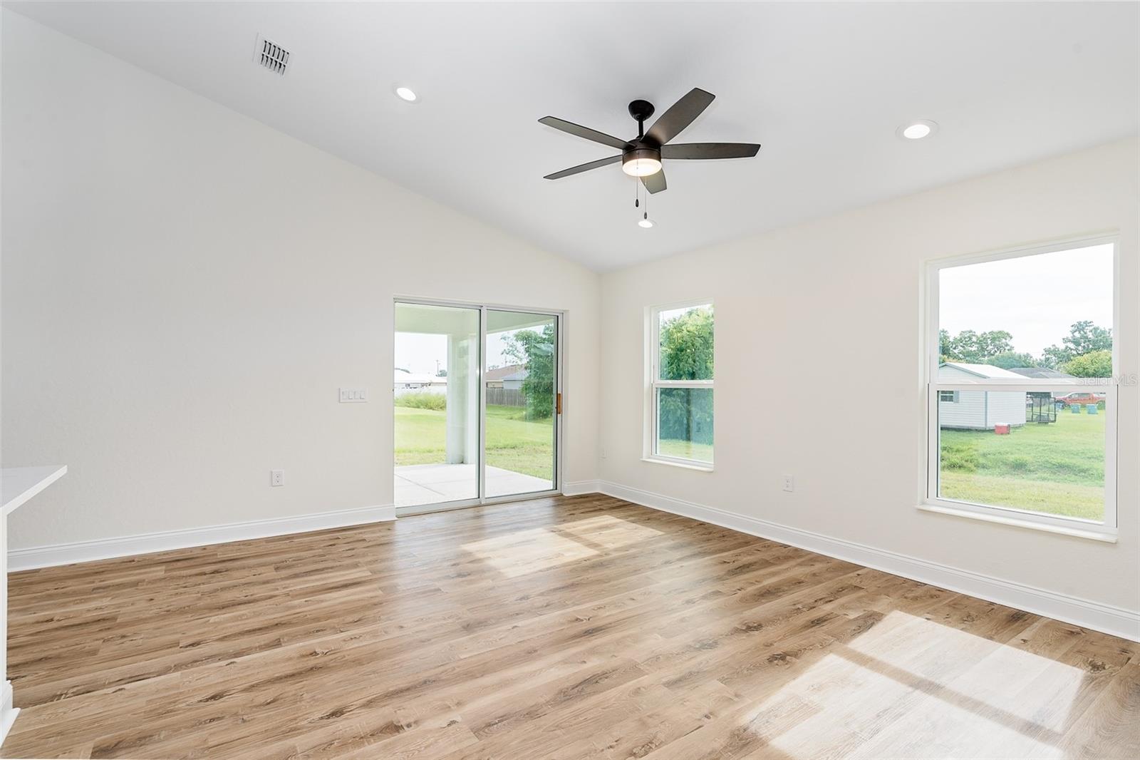 Image 10 of 28 For 724 Voight Avenue N
