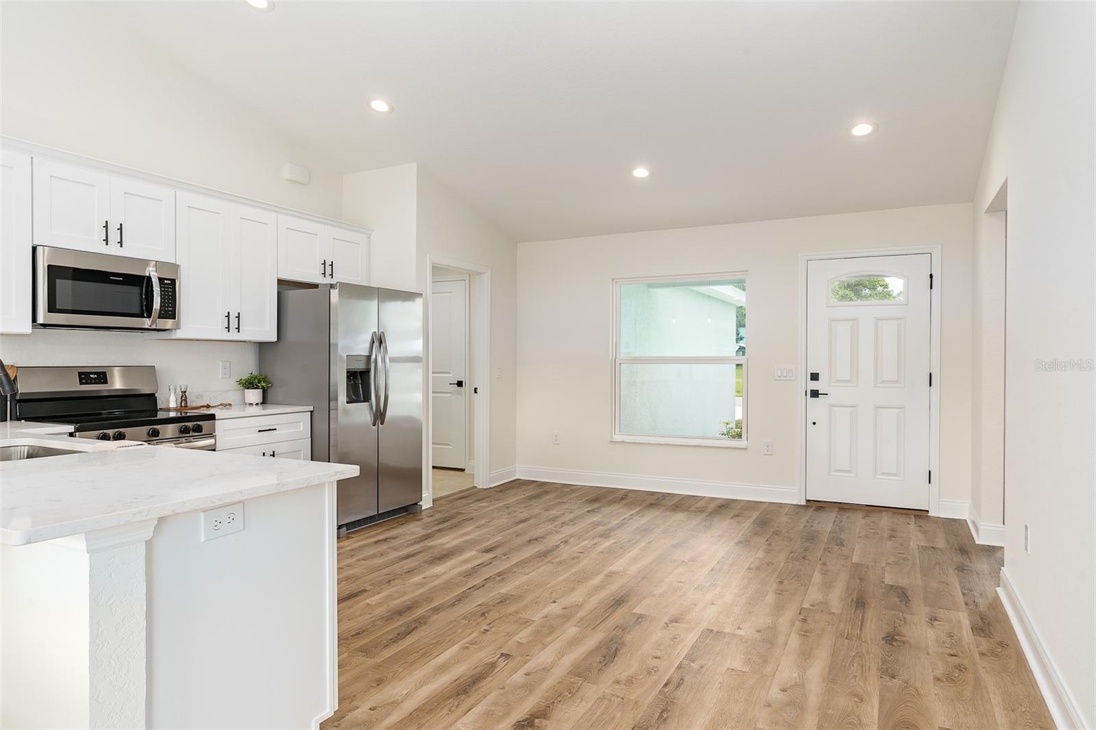 Image 4 of 28 For 724 Voight Avenue N
