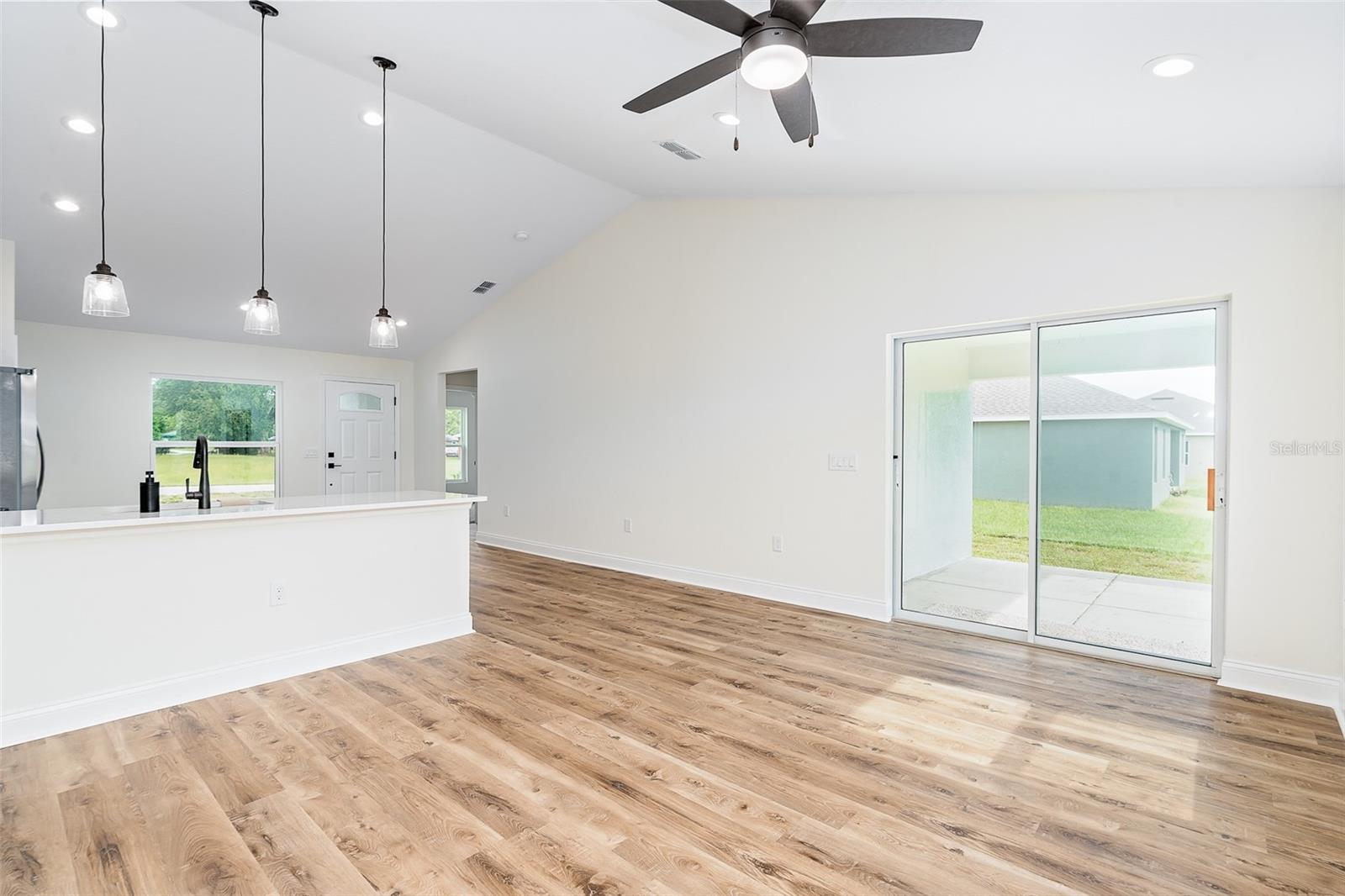 Image 5 of 28 For 724 Voight Avenue N