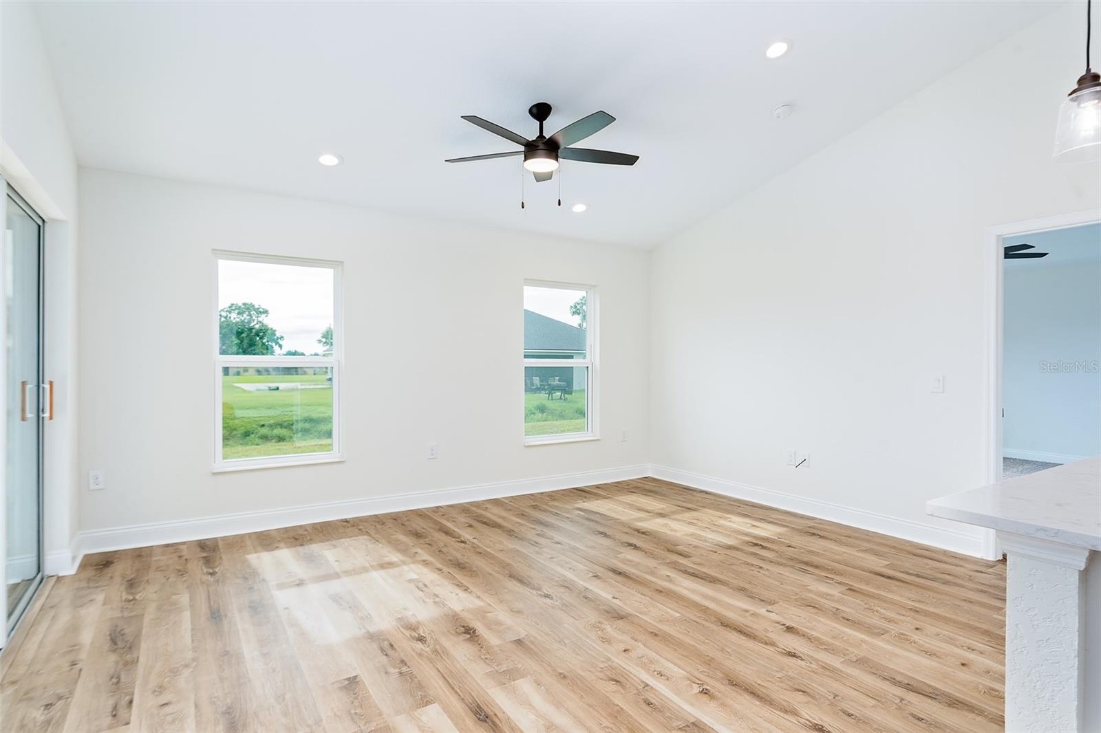 Image 9 of 28 For 724 Voight Avenue N