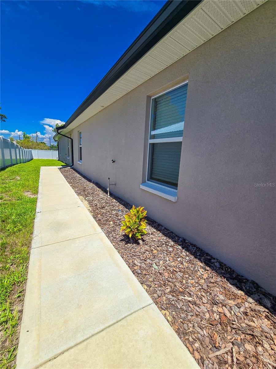 Image 16 of 19 For 640 Grapefruit Avenue A