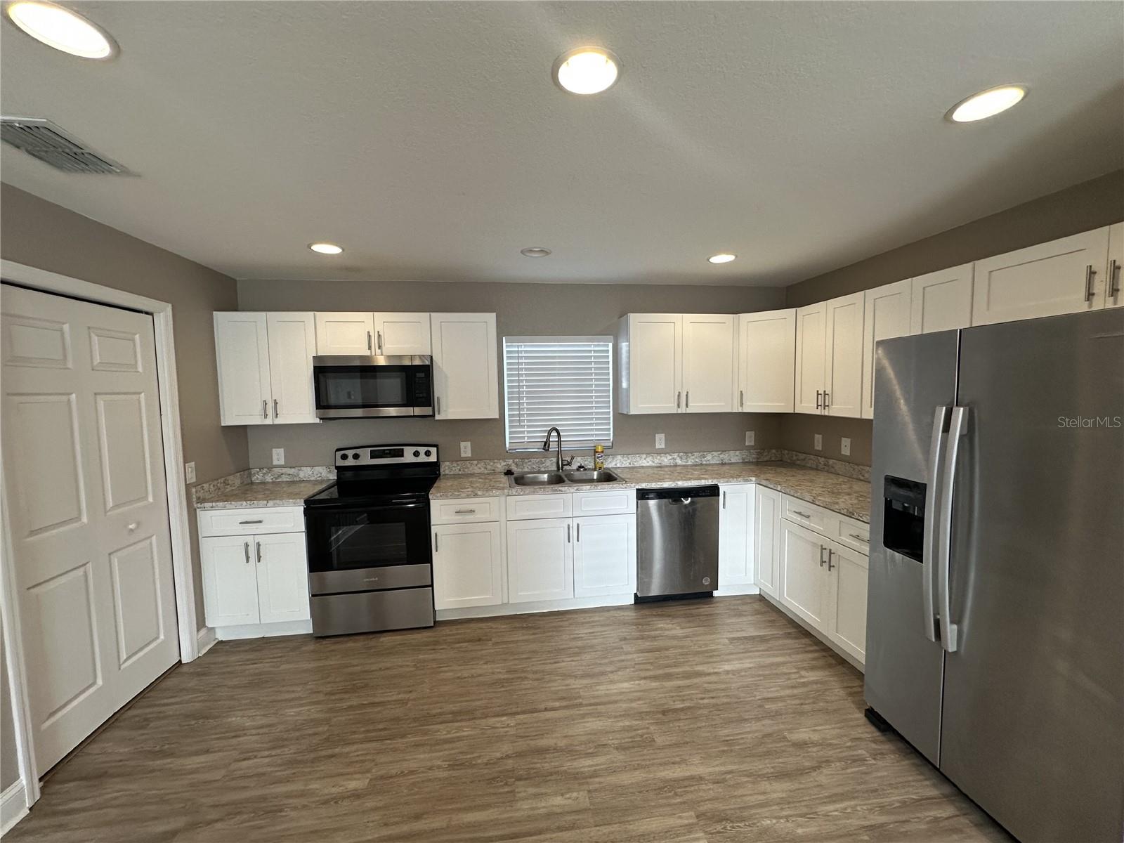 Image 2 of 8 For 640 Grapefruit Avenue A