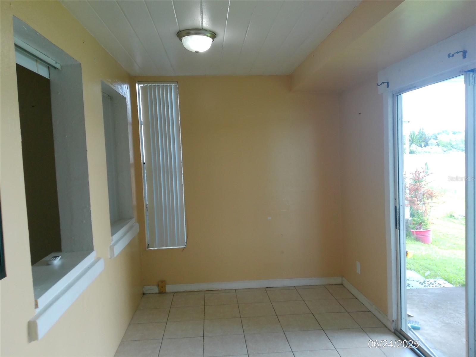 Image 11 of 18 For 1111 Cypress Gardens Boulevard Se 9