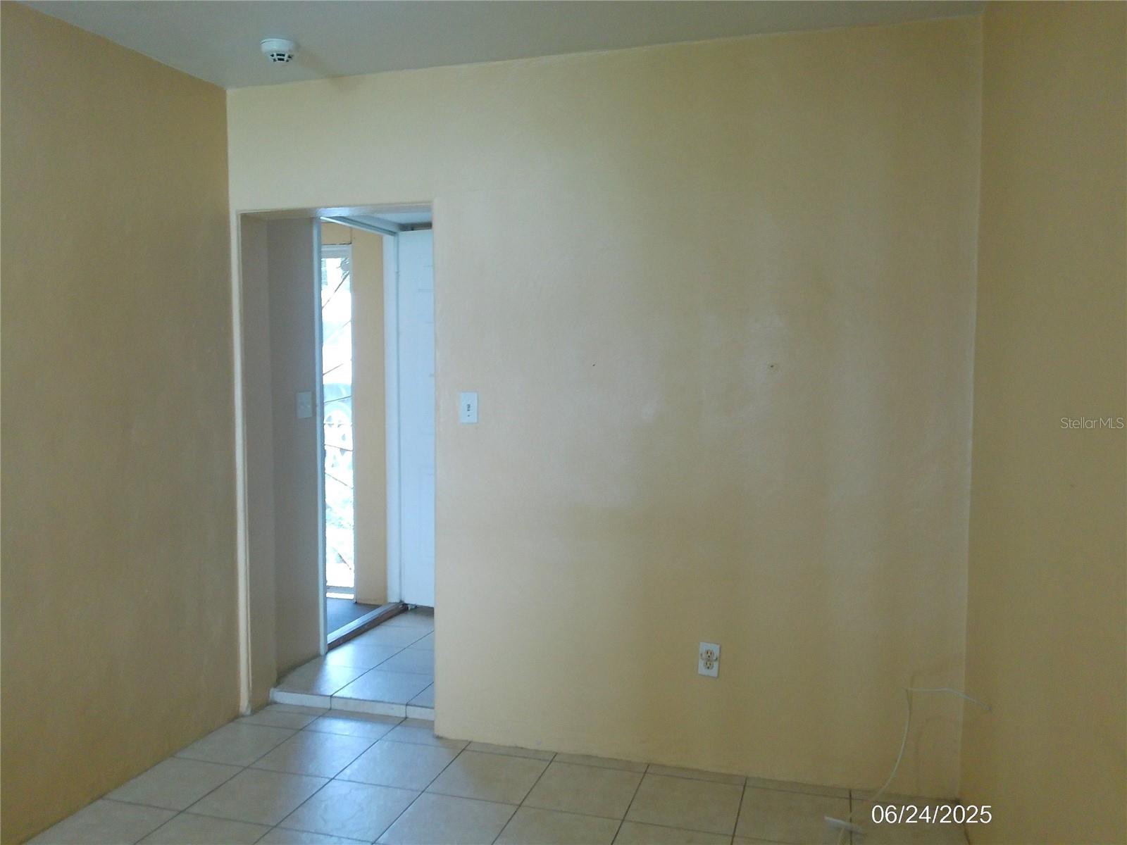 Image 2 of 18 For 1111 Cypress Gardens Boulevard Se 9