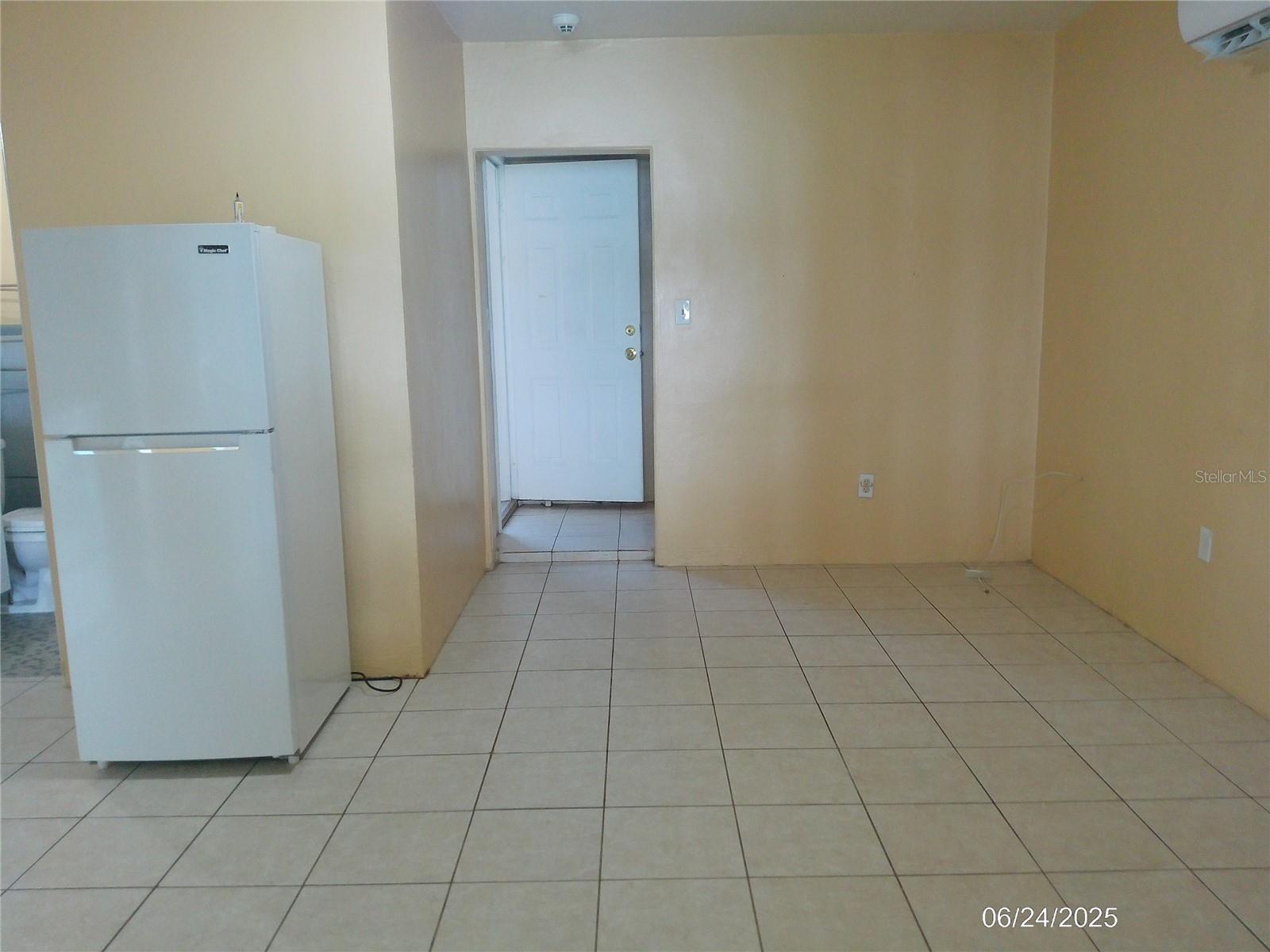 Image 3 of 18 For 1111 Cypress Gardens Boulevard Se 9