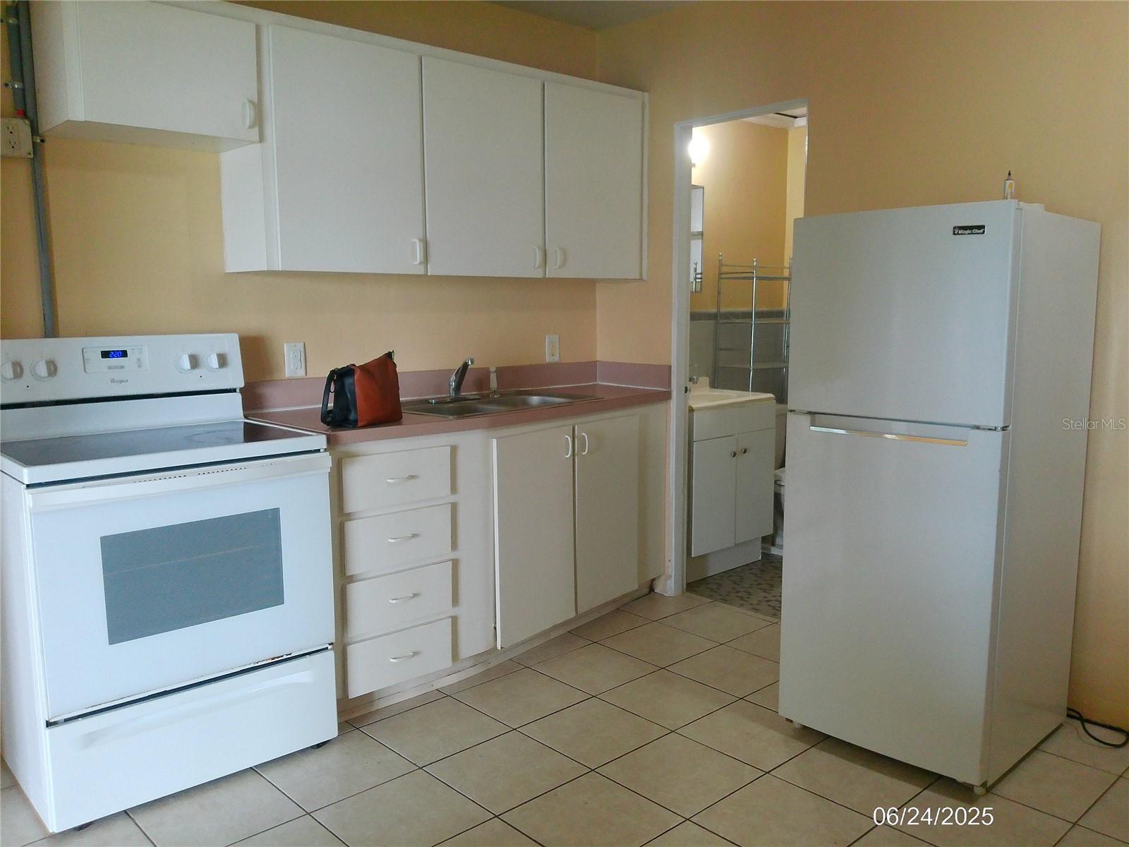 Image 4 of 18 For 1111 Cypress Gardens Boulevard Se 9