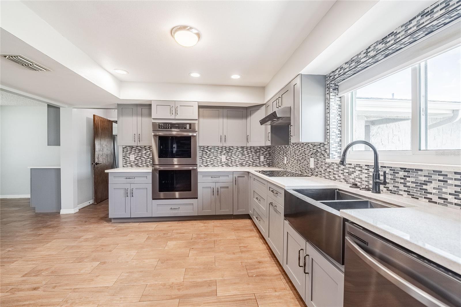 Image 11 of 53 For 252 Brookins Avenue
