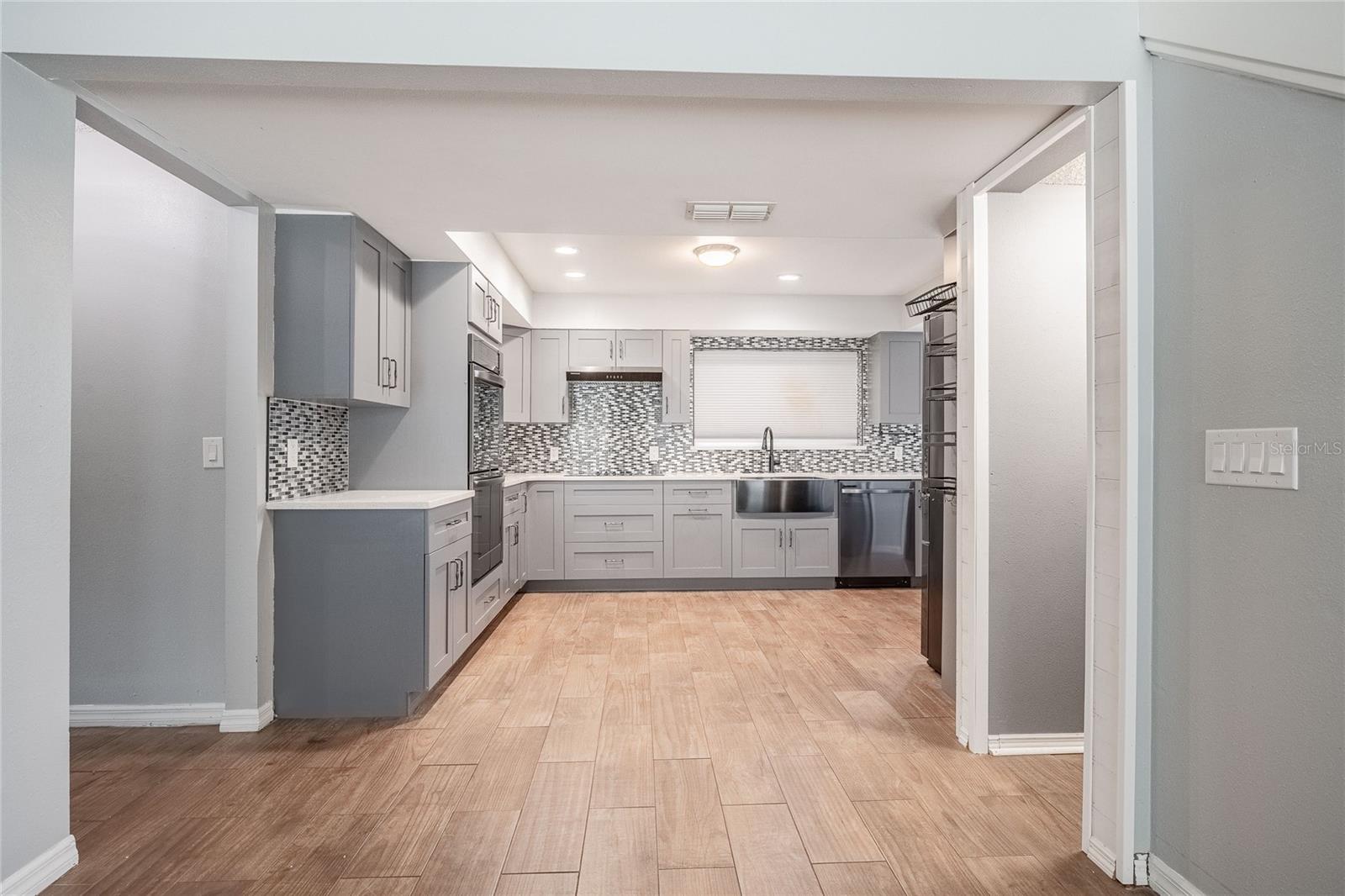 Image 14 of 53 For 252 Brookins Avenue