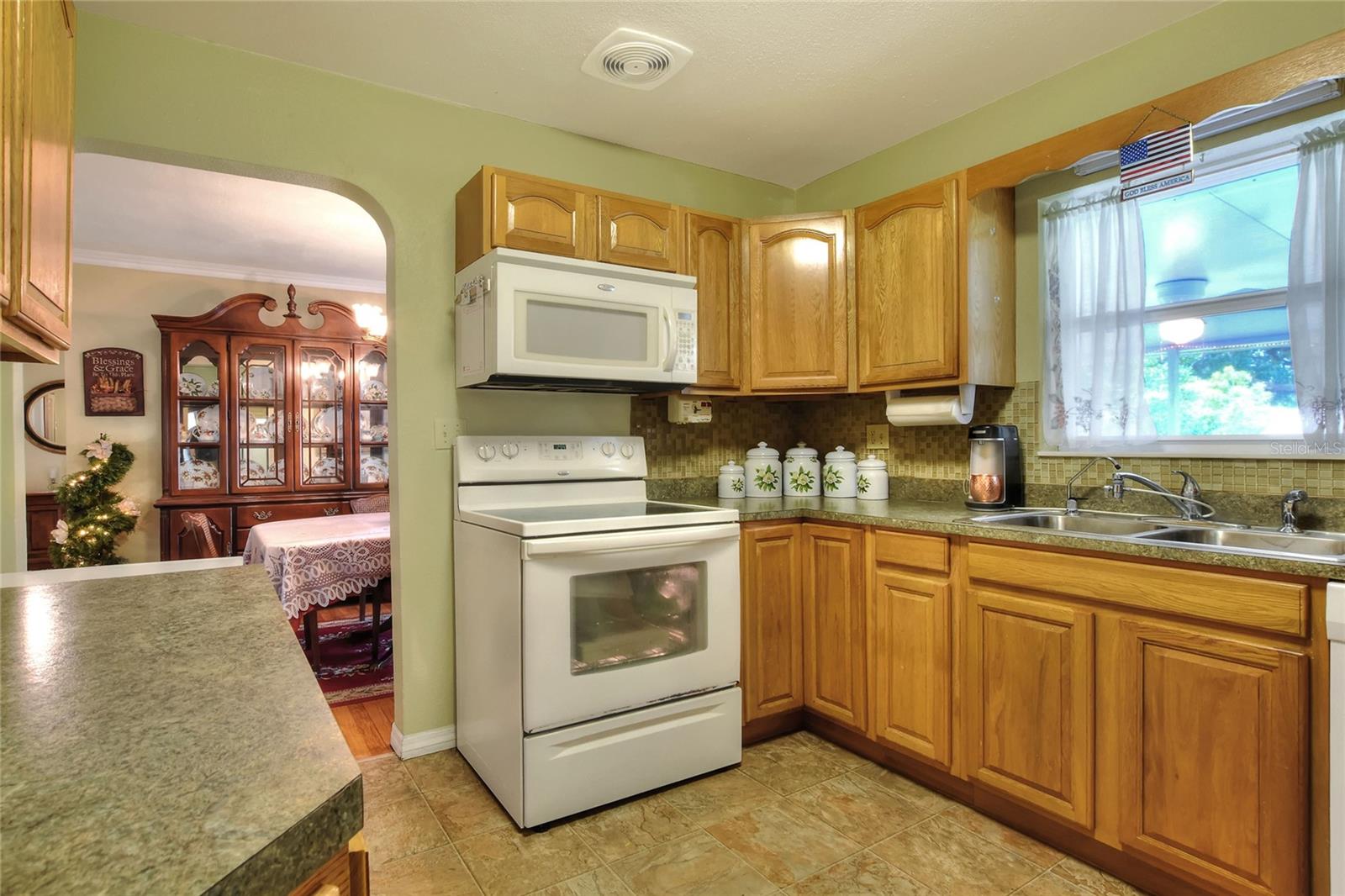 Image 10 of 41 For 726 Susan Drive