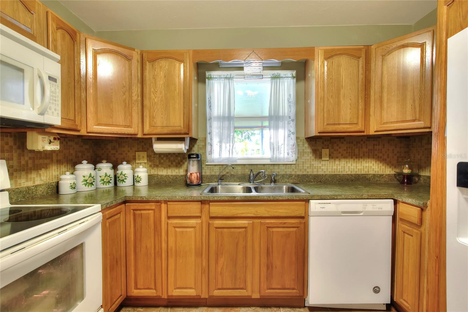 Image 11 of 41 For 726 Susan Drive