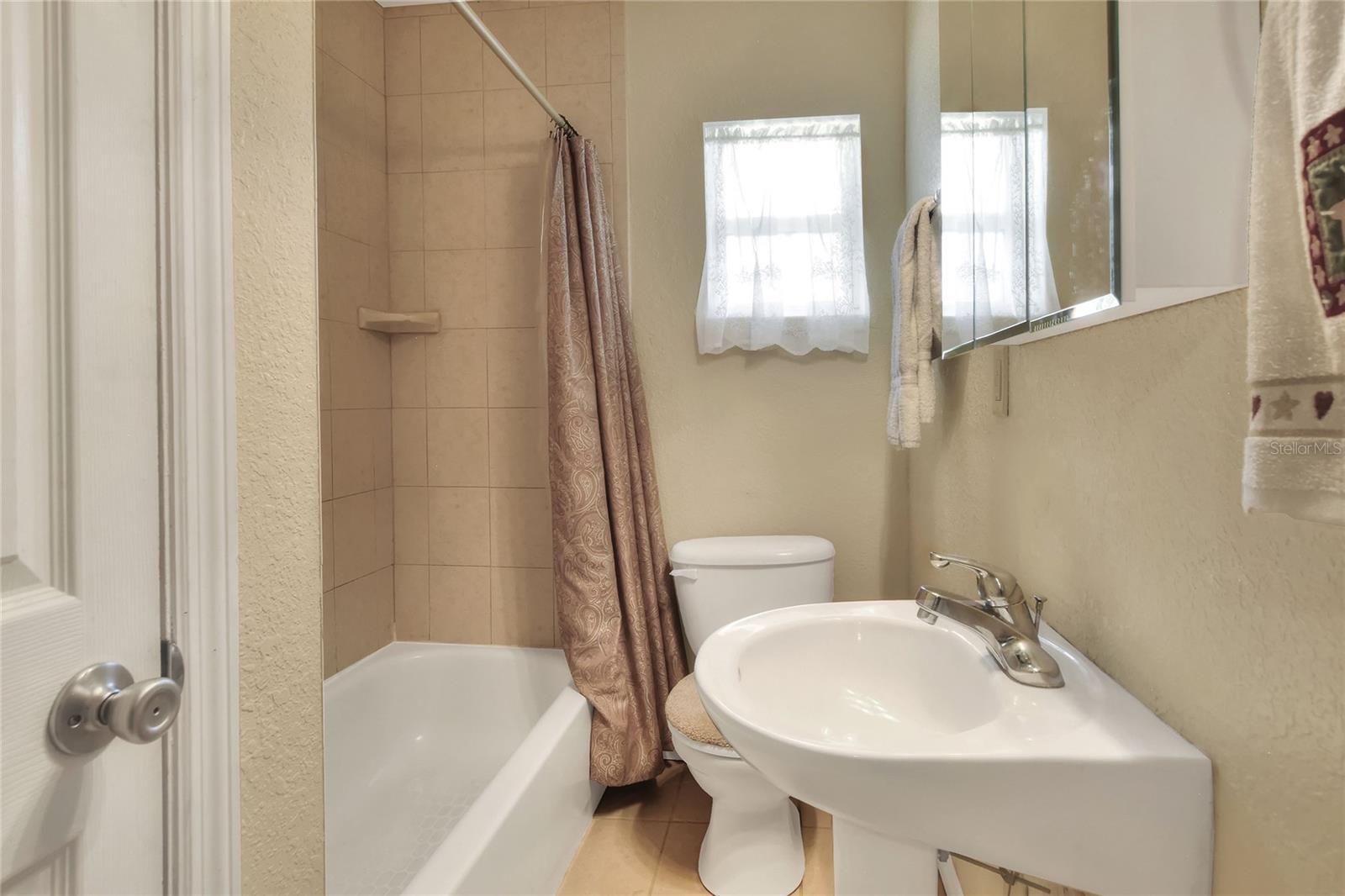 Image 20 of 41 For 726 Susan Drive