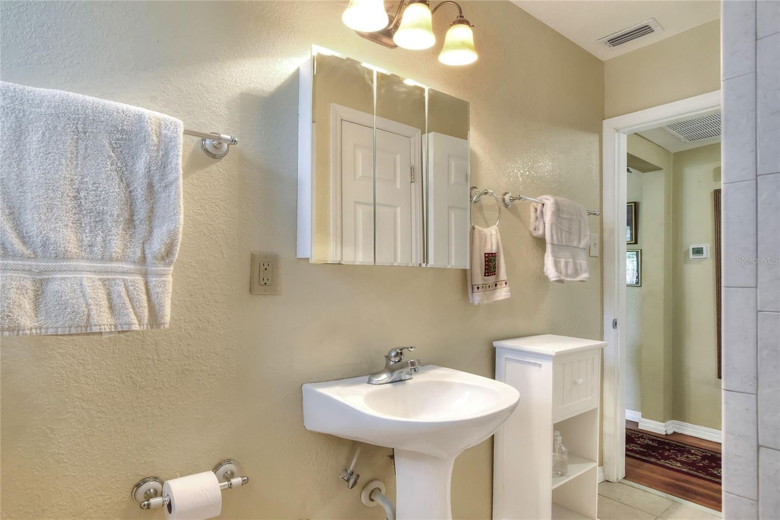Image 21 of 41 For 726 Susan Drive