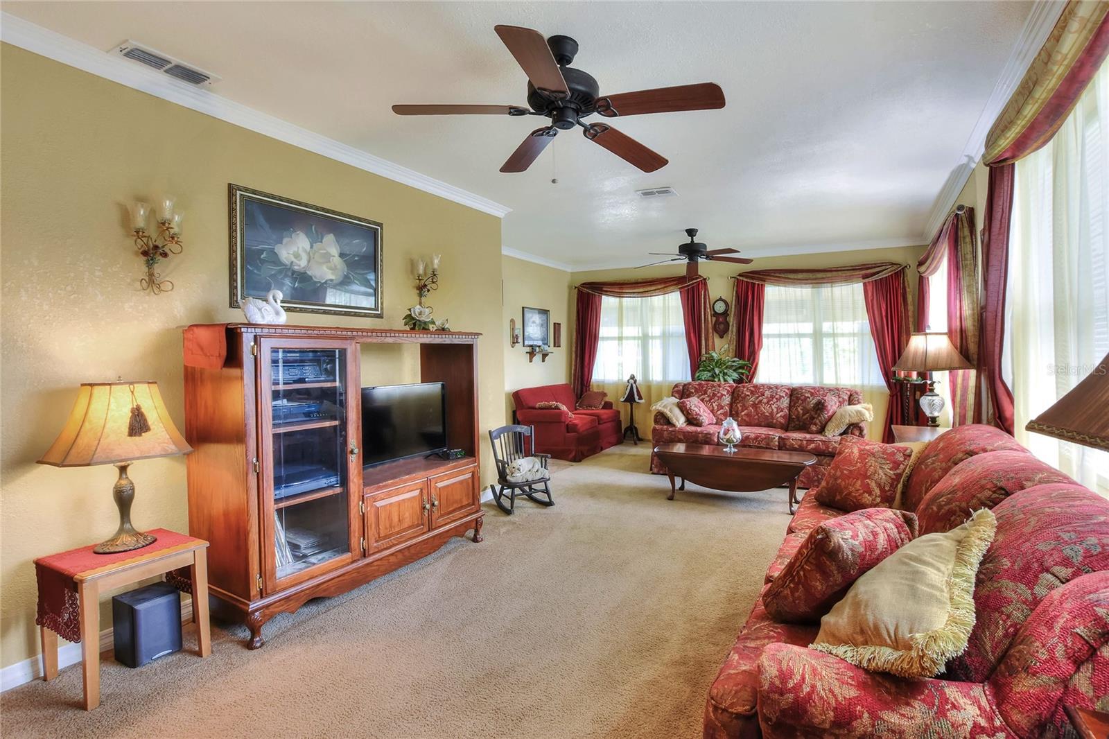 Image 4 of 41 For 726 Susan Drive