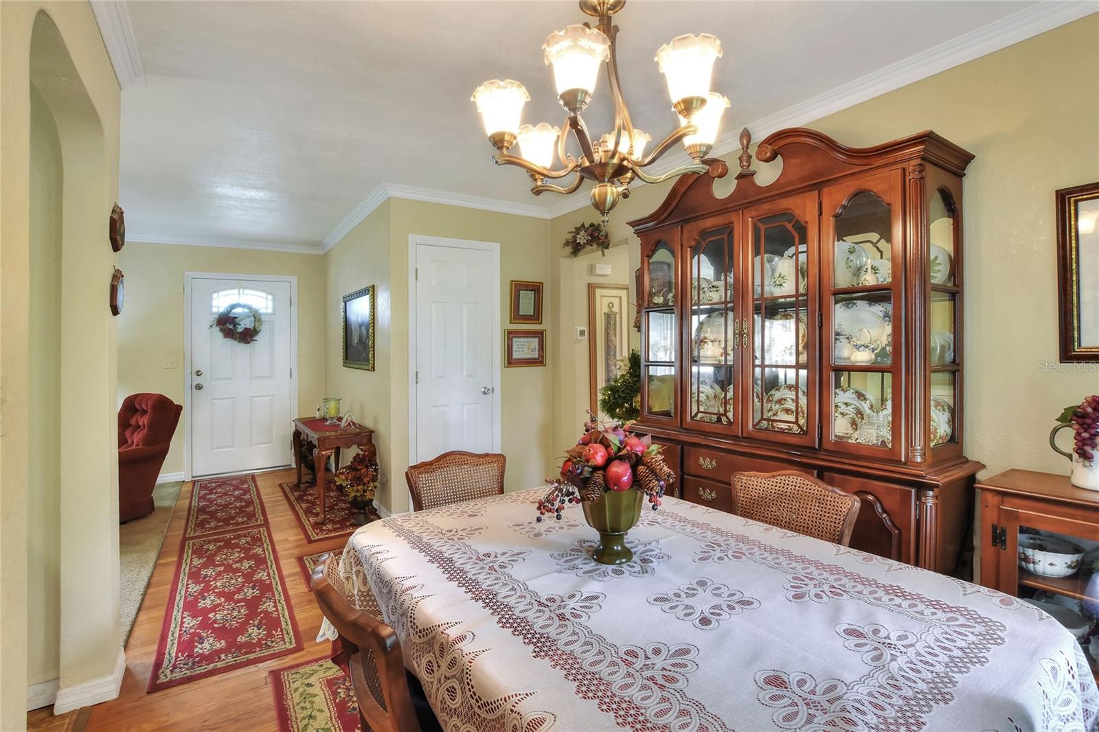 Image 7 of 41 For 726 Susan Drive