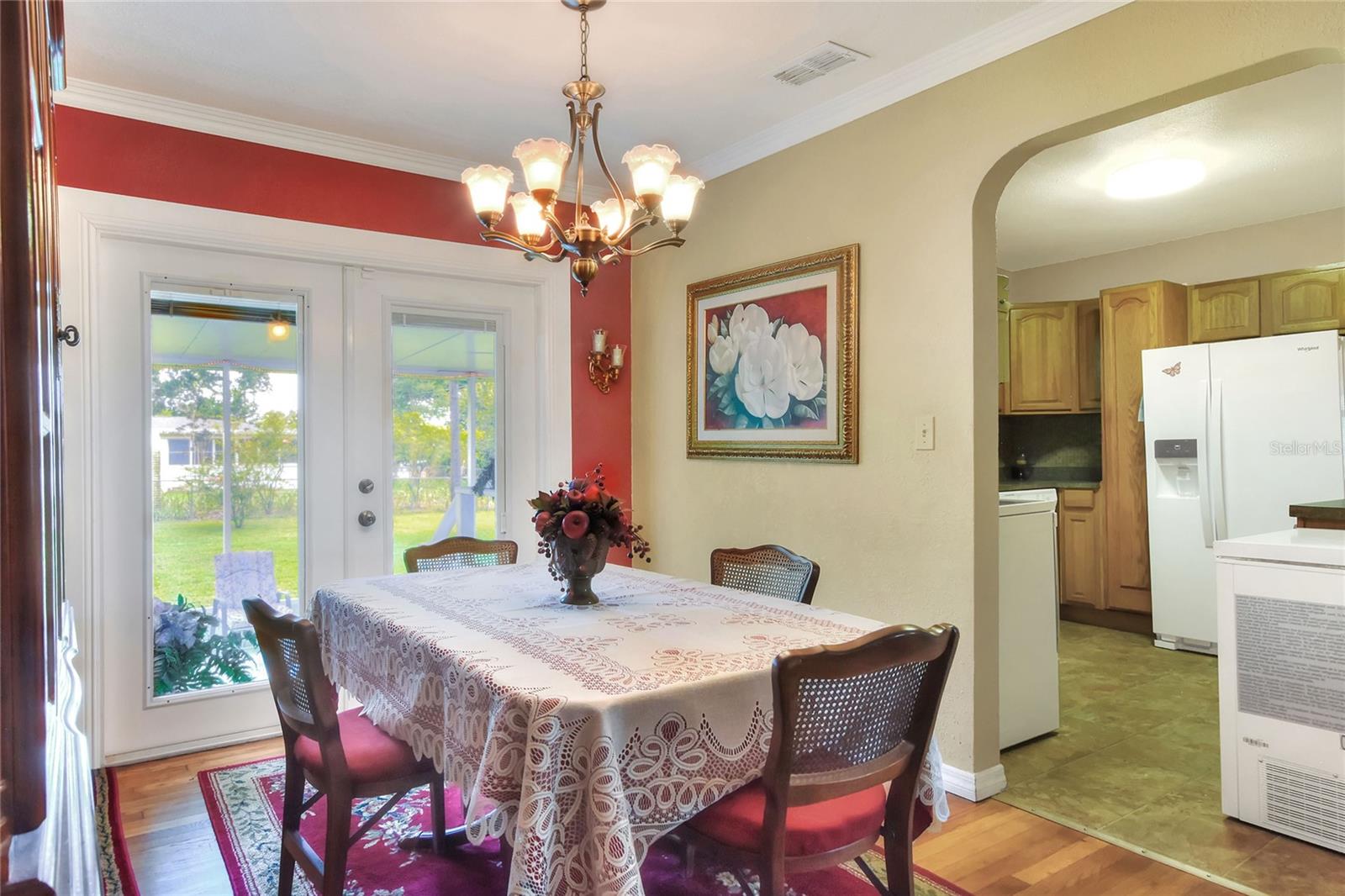 Image 8 of 41 For 726 Susan Drive