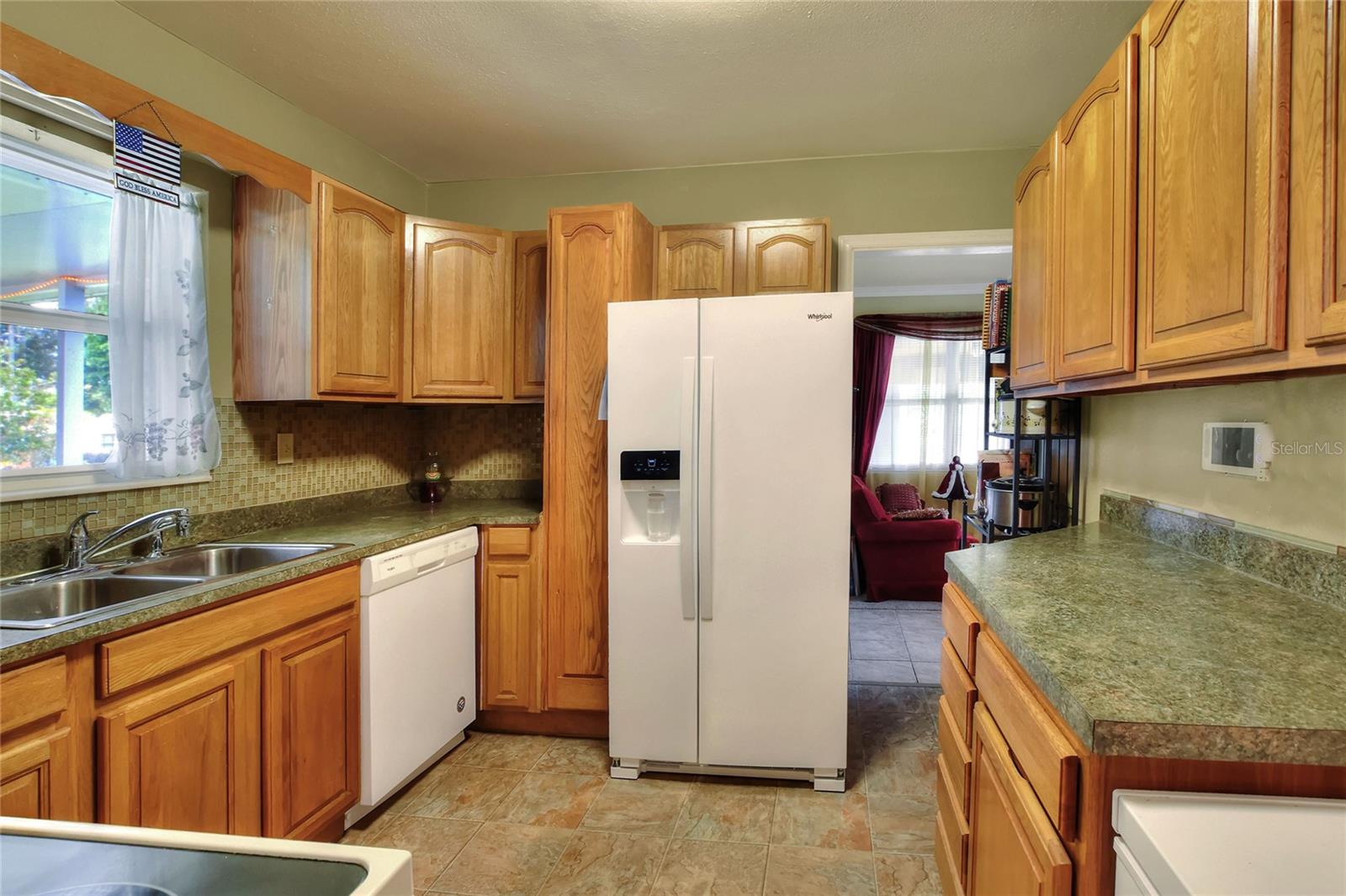 Image 9 of 41 For 726 Susan Drive