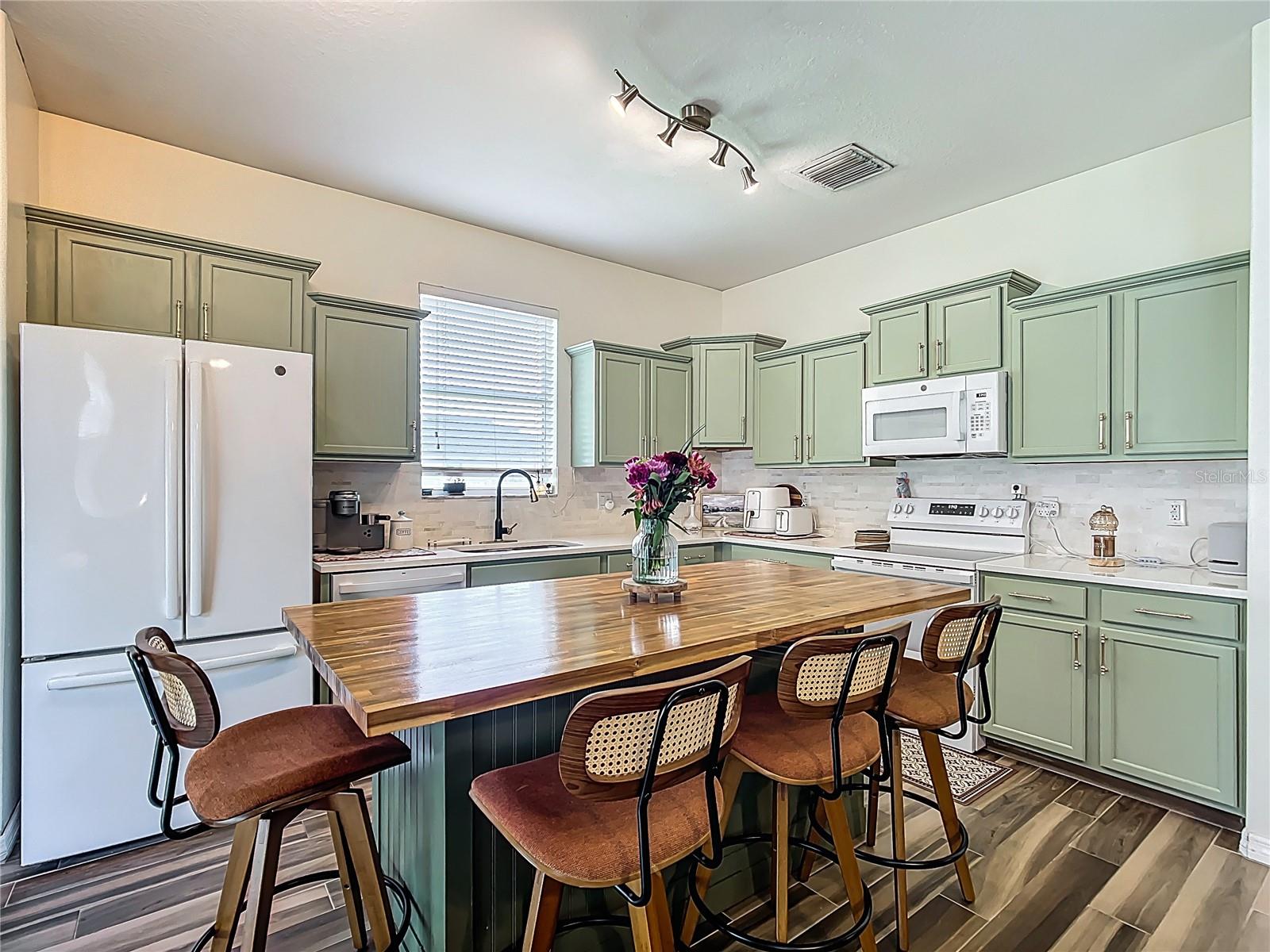Image 10 of 62 For 4458 Creekside Drive