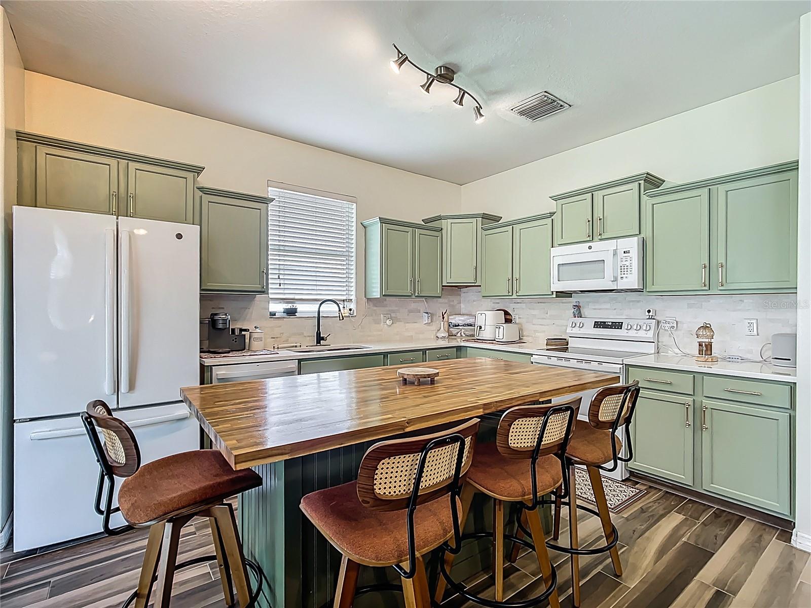 Image 11 of 62 For 4458 Creekside Drive