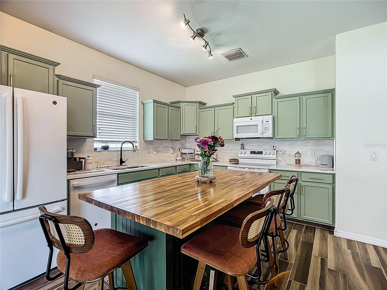 Image 9 of 62 For 4458 Creekside Drive