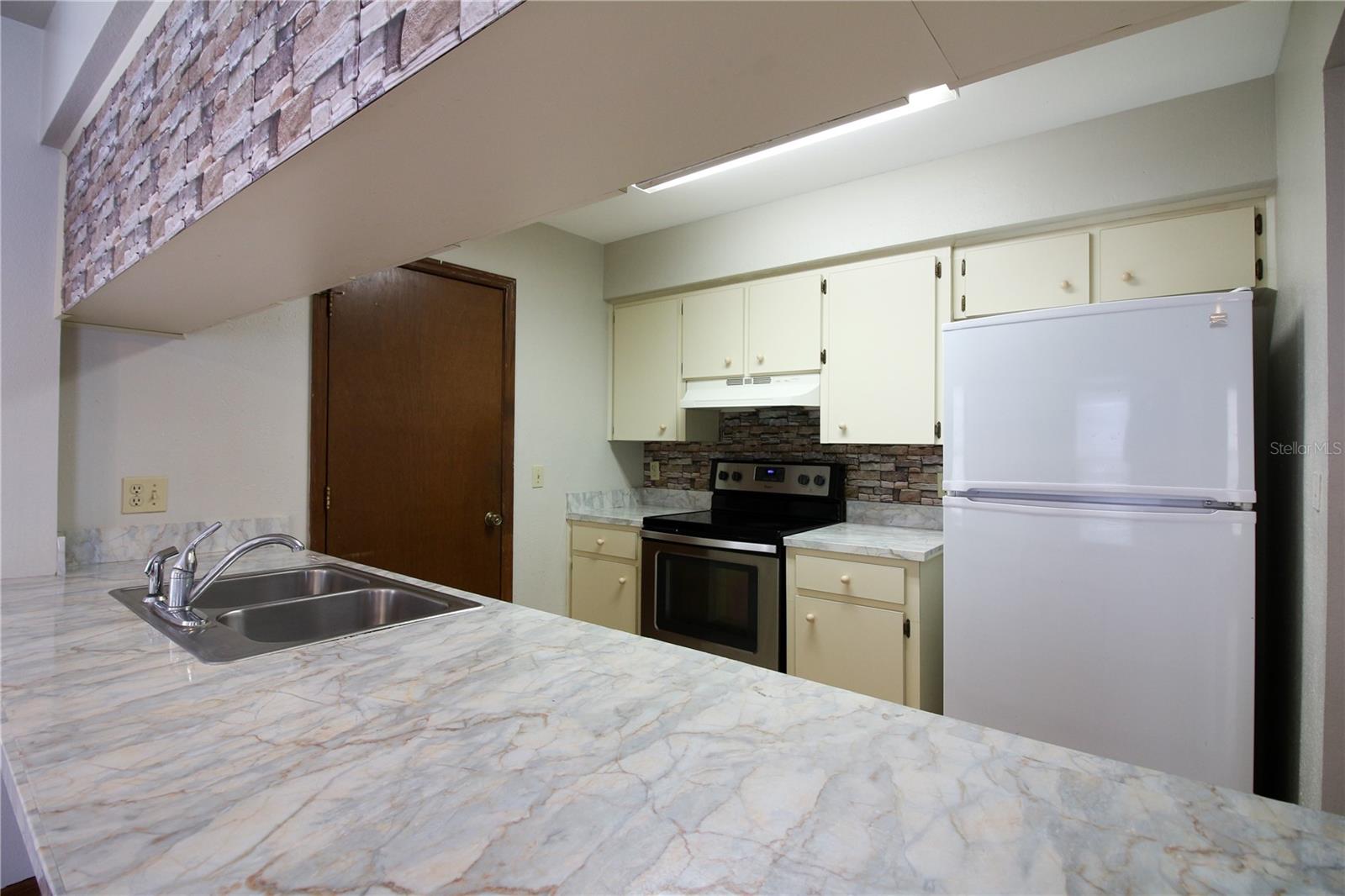 Image 5 of 18 For 6309 Highland Gardens Court
