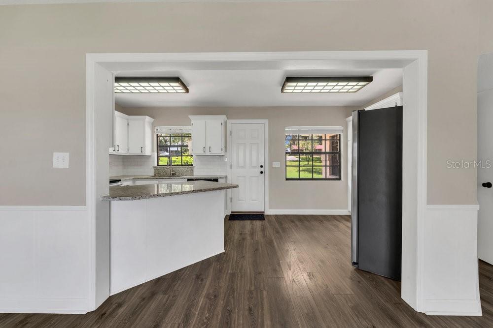 Image 10 of 56 For 224 Lakeshore Drive