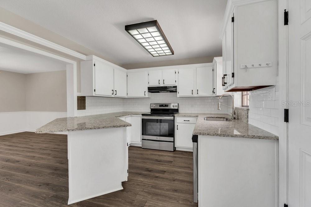 Image 11 of 56 For 224 Lakeshore Drive