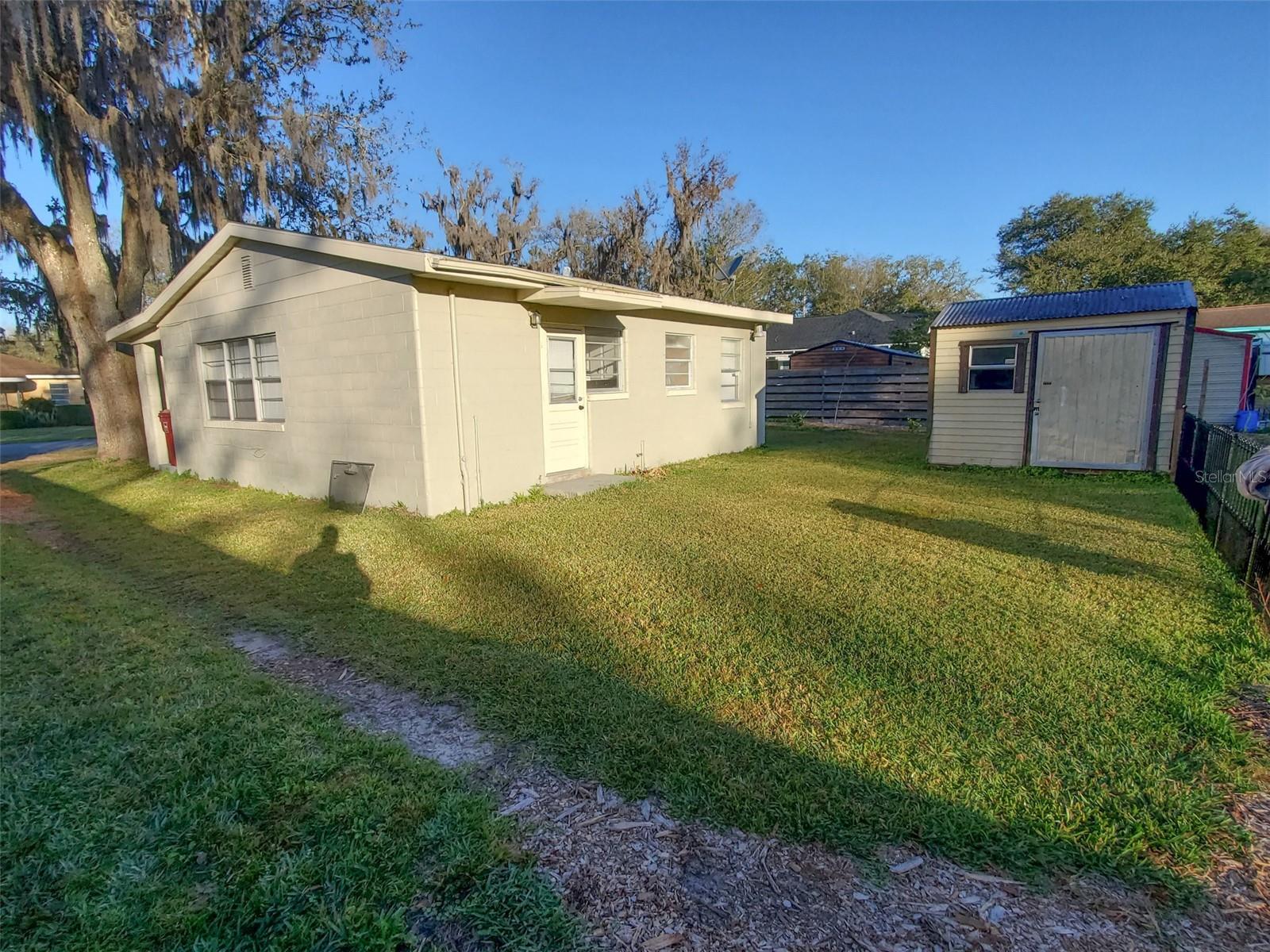 Listing photo id 7 for 602 Johnson Street