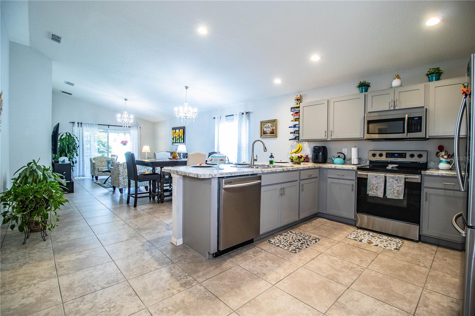 Image 4 of 58 For 8031 Brookeshire Drive