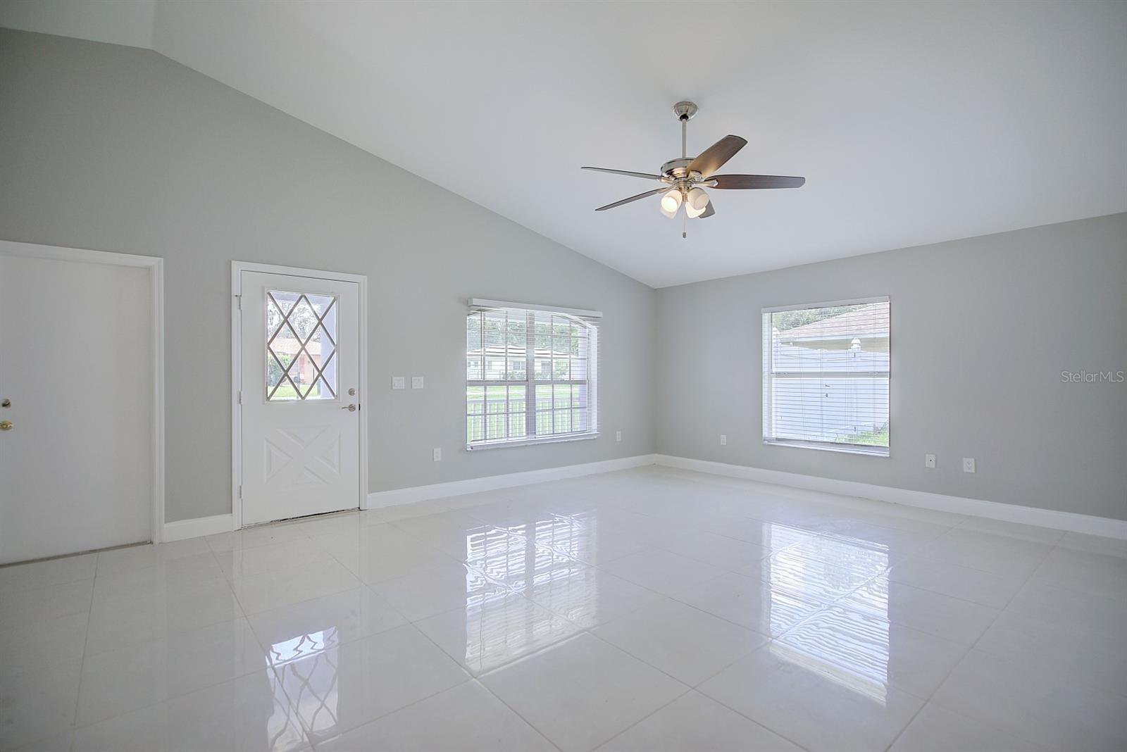 Image 11 of 36 For 3012 King Drive 207