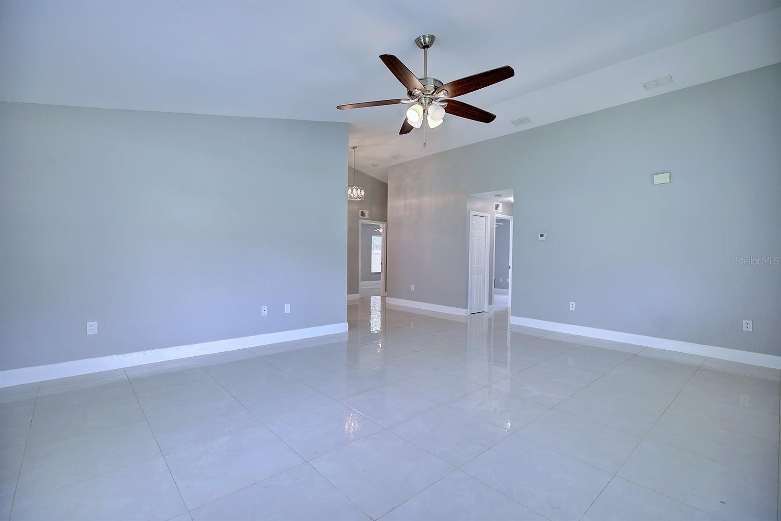 Image 13 of 36 For 3012 King Drive 207
