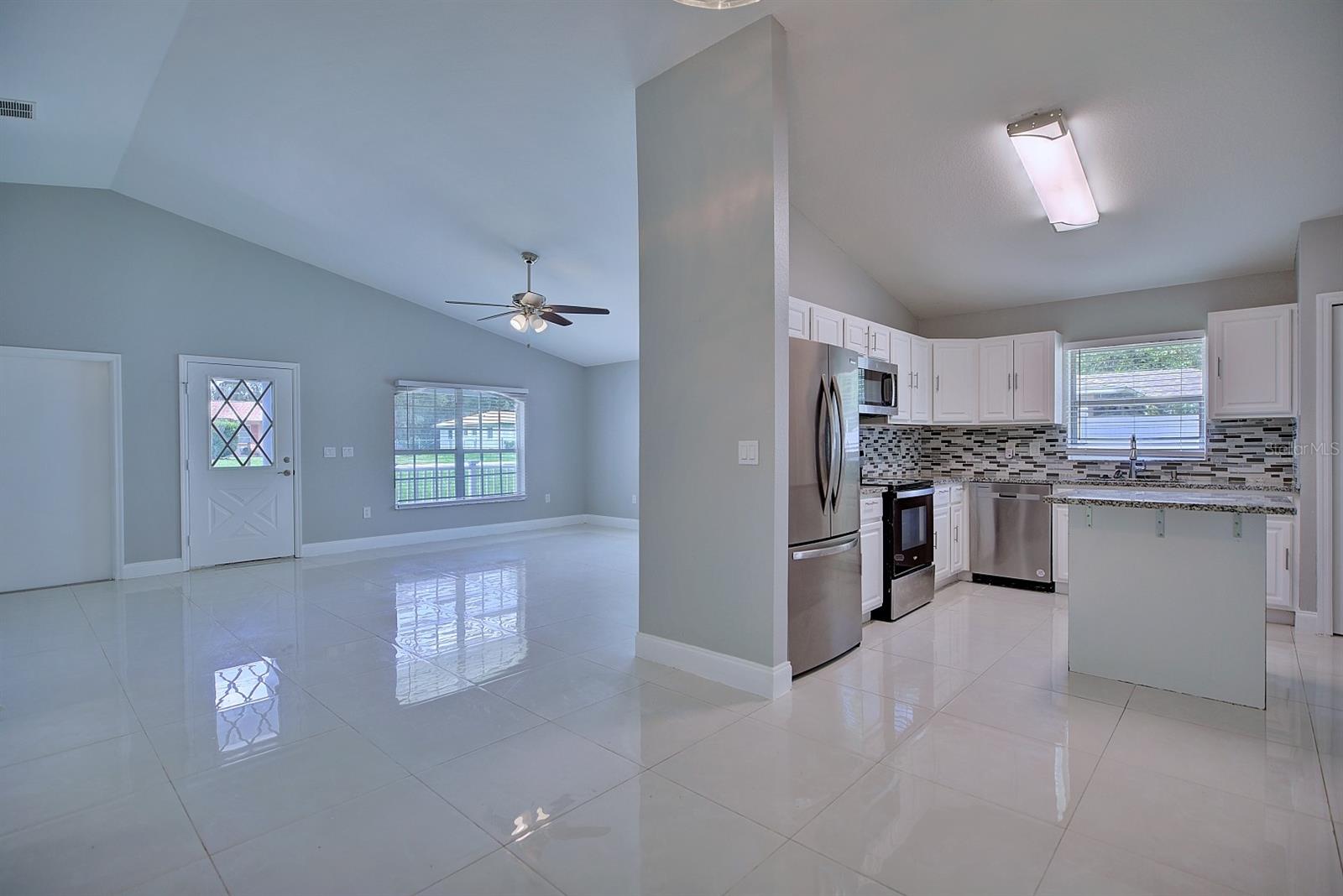 Image 14 of 36 For 3012 King Drive 207