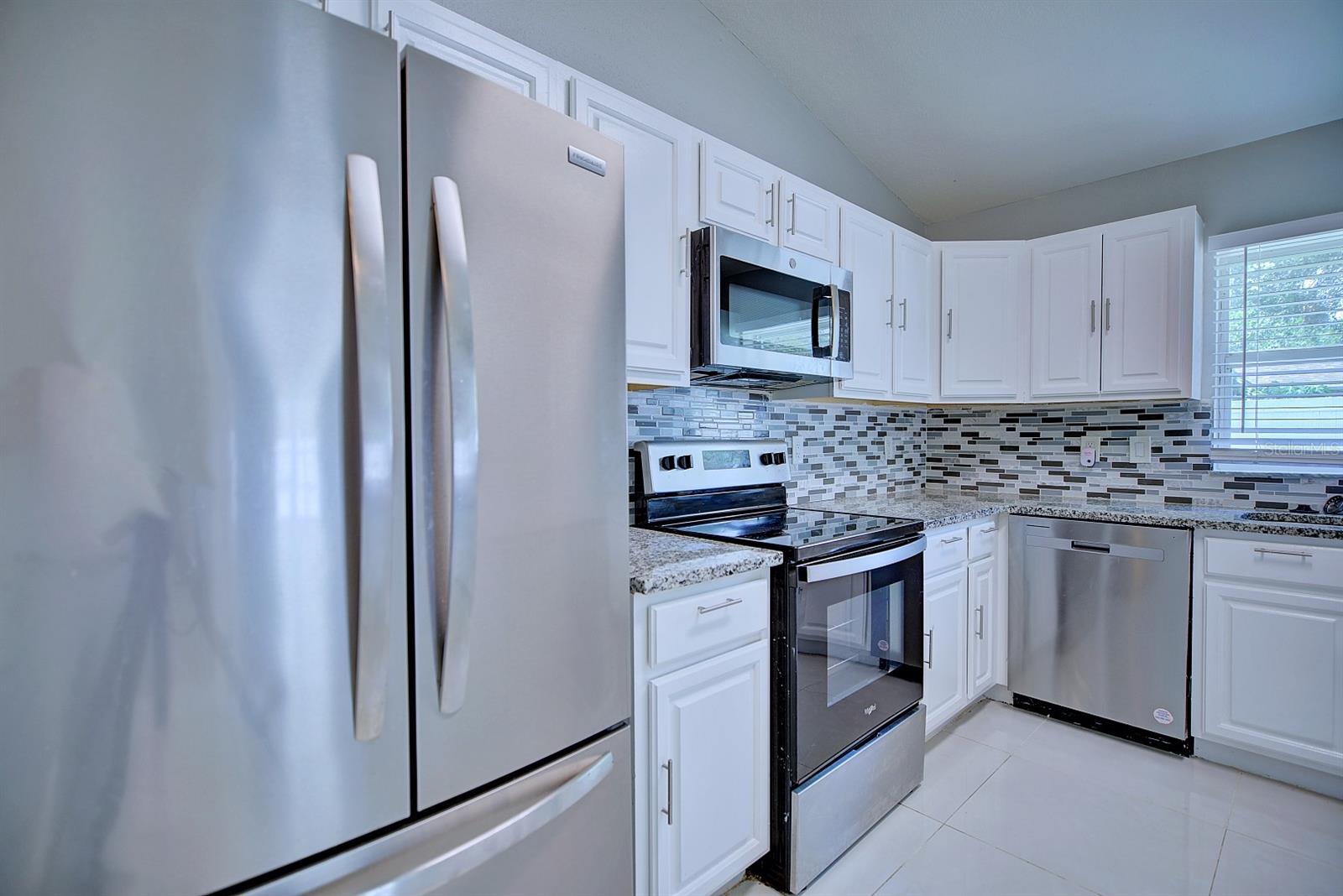 Image 16 of 36 For 3012 King Drive 207