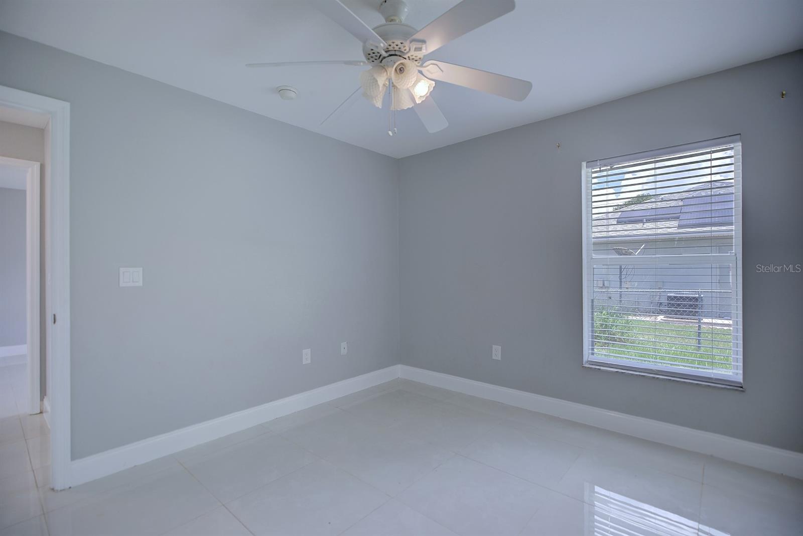 Image 19 of 36 For 3012 King Drive 207