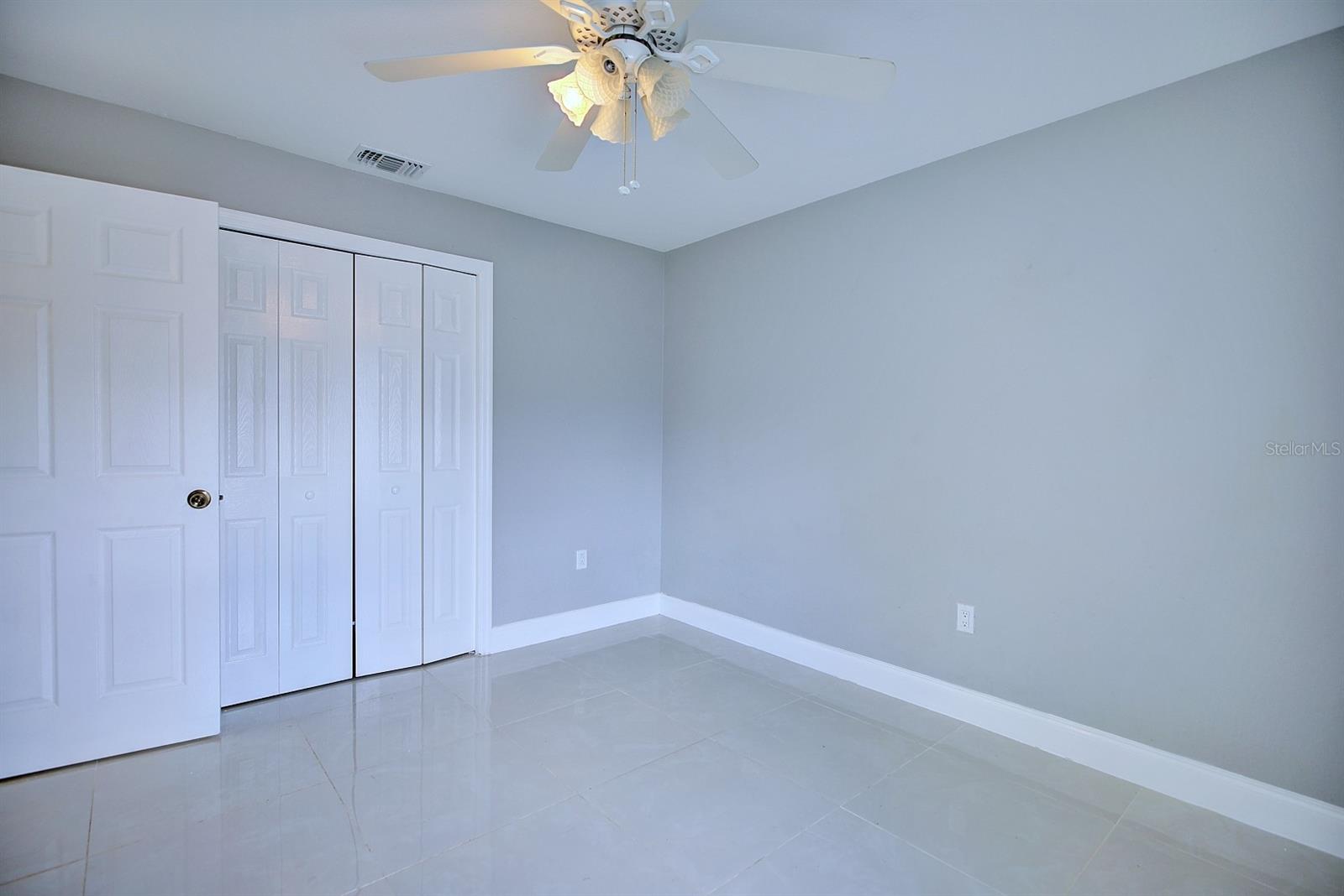 Image 23 of 36 For 3012 King Drive 207