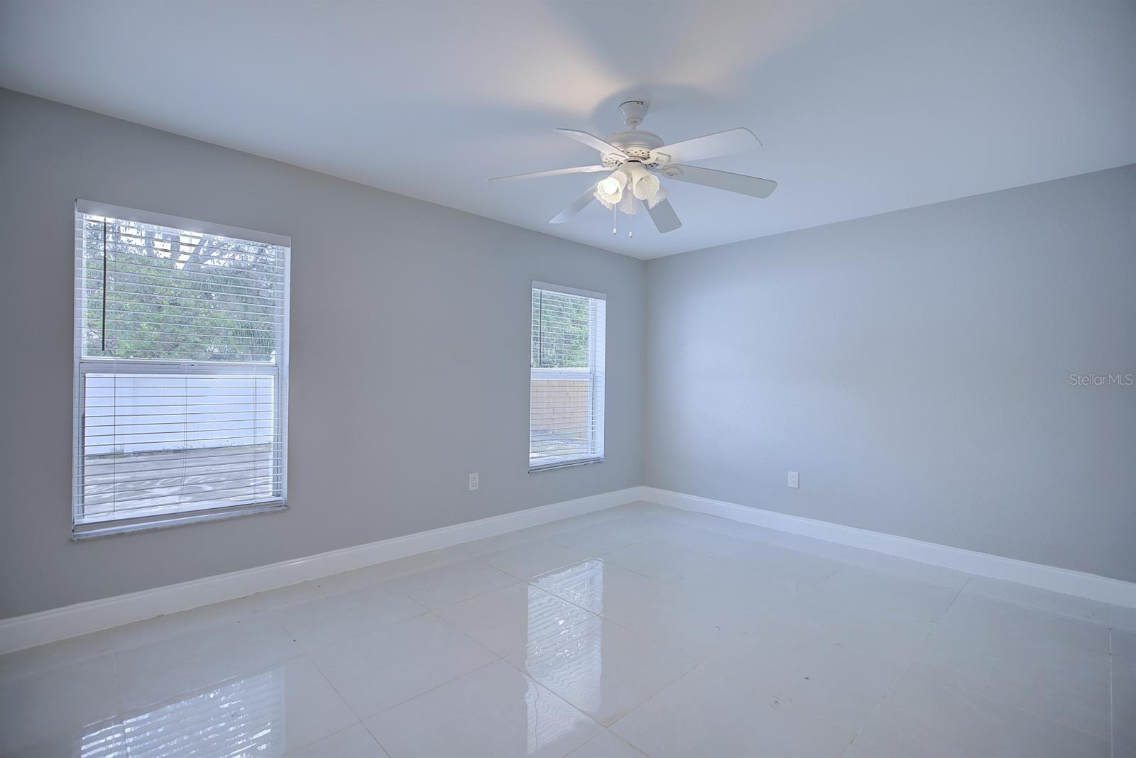 Image 24 of 36 For 3012 King Drive 207
