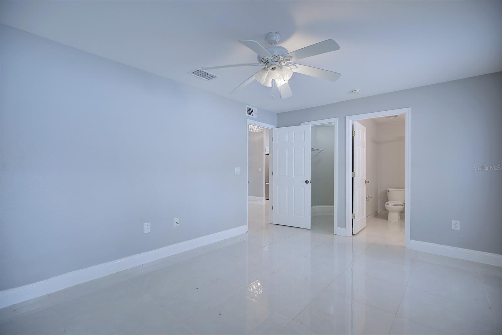 Image 26 of 36 For 3012 King Drive 207