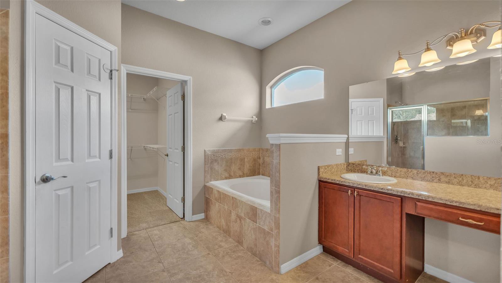 Image 27 of 59 For 2932 Blackwater Creek Dr