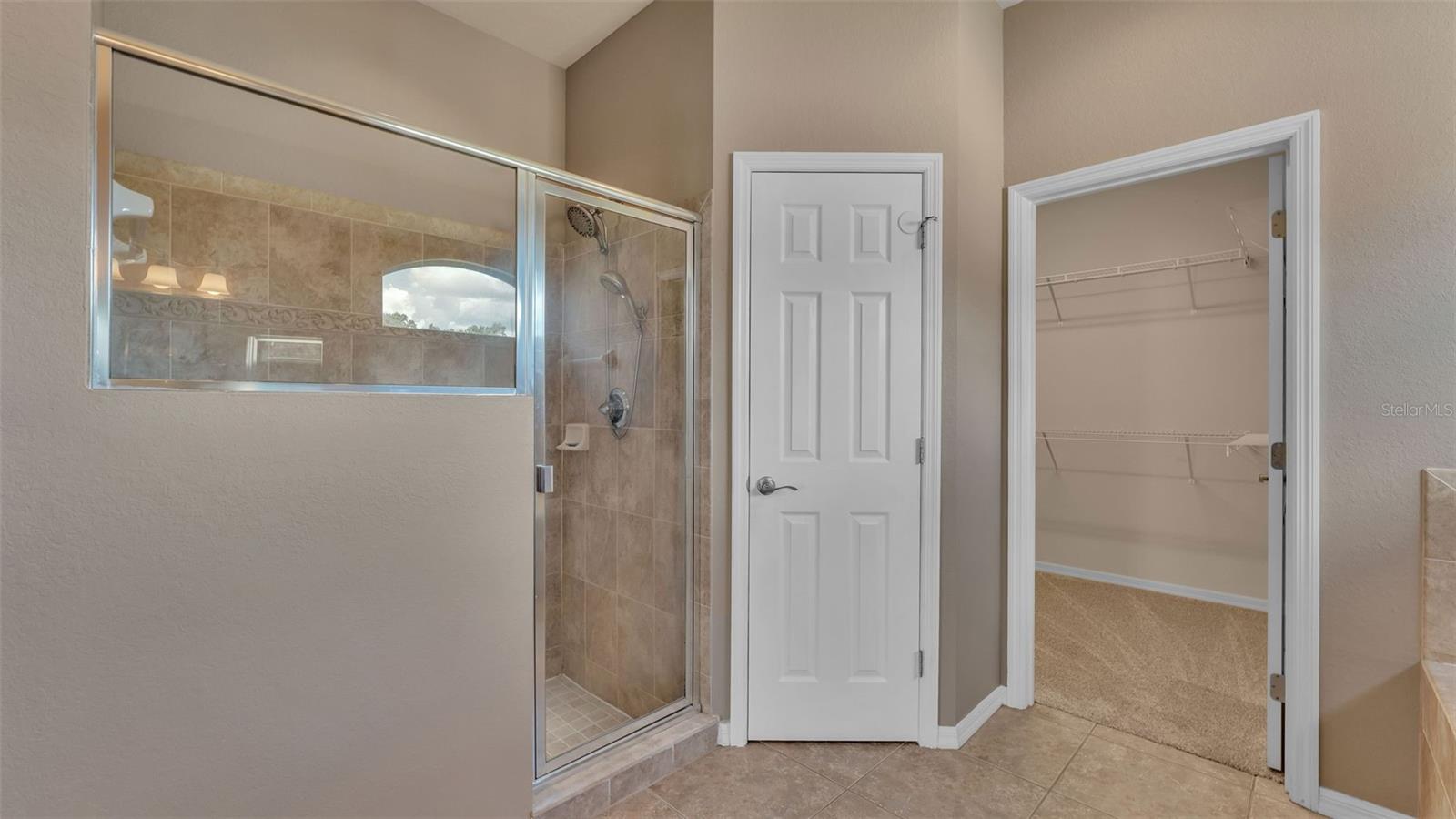 Image 28 of 59 For 2932 Blackwater Creek Dr