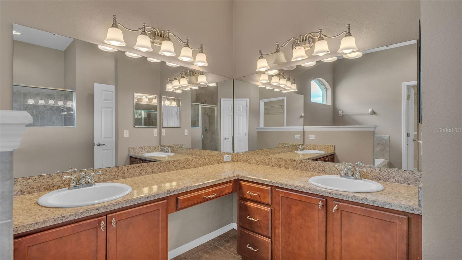 Image 30 of 59 For 2932 Blackwater Creek Dr