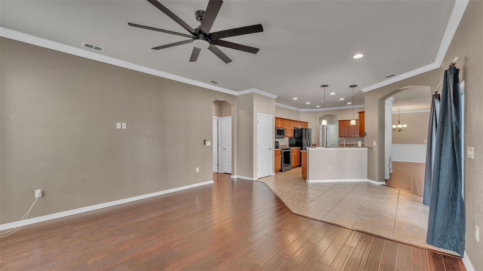 Image 35 of 59 For 2932 Blackwater Creek Dr