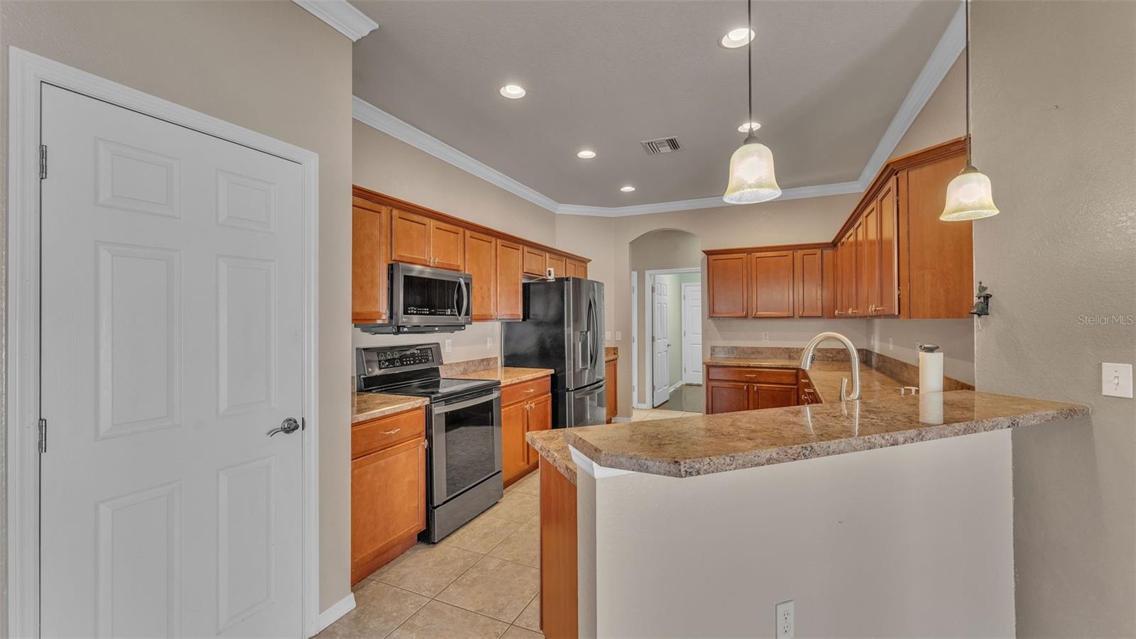 Image 37 of 59 For 2932 Blackwater Creek Dr