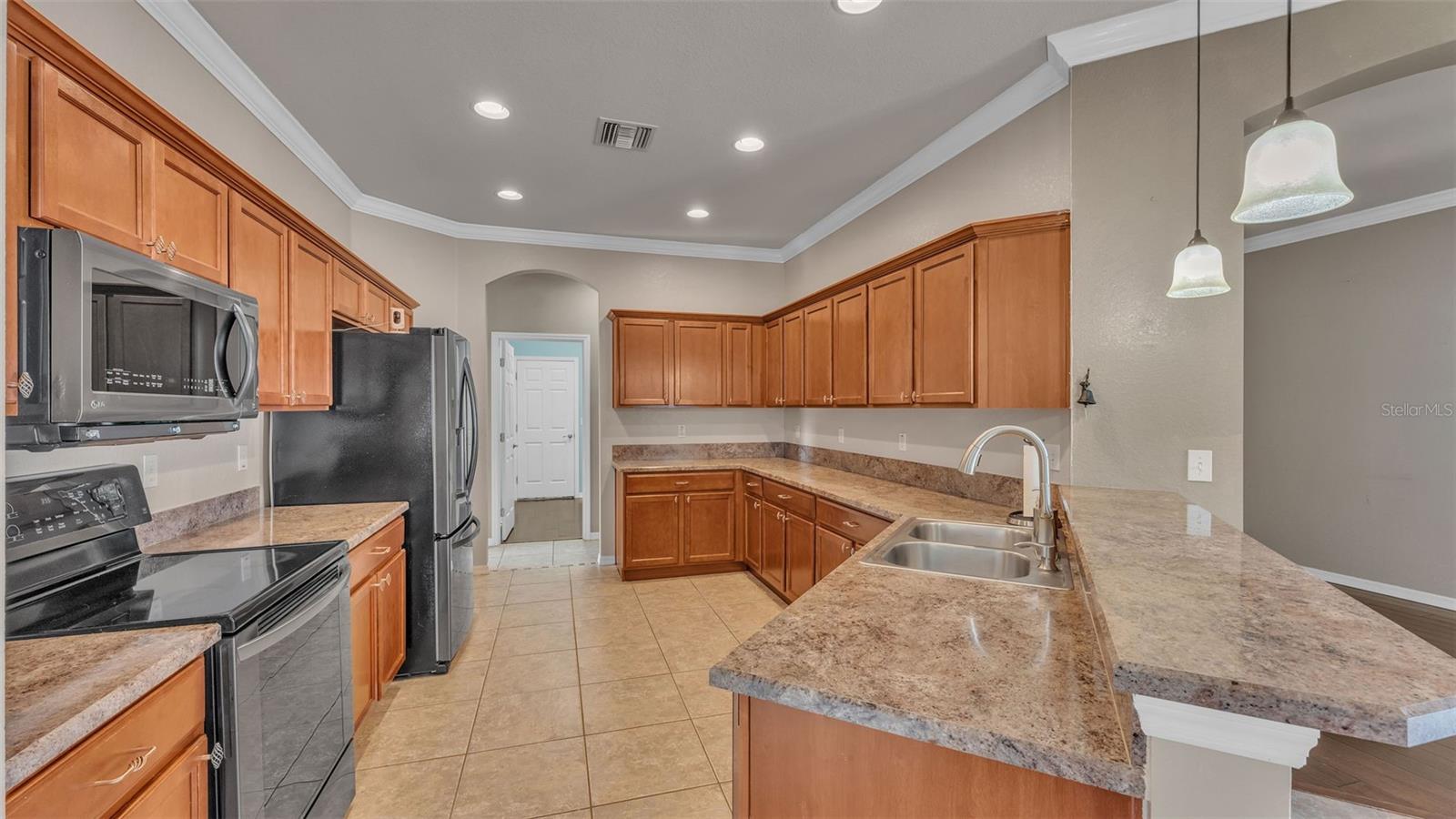 Image 38 of 59 For 2932 Blackwater Creek Dr