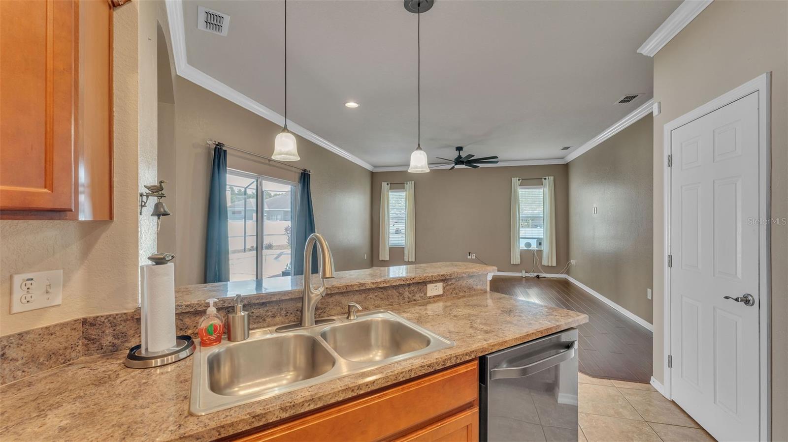 Image 40 of 59 For 2932 Blackwater Creek Dr