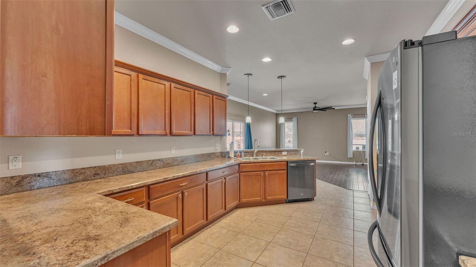 Image 41 of 59 For 2932 Blackwater Creek Dr